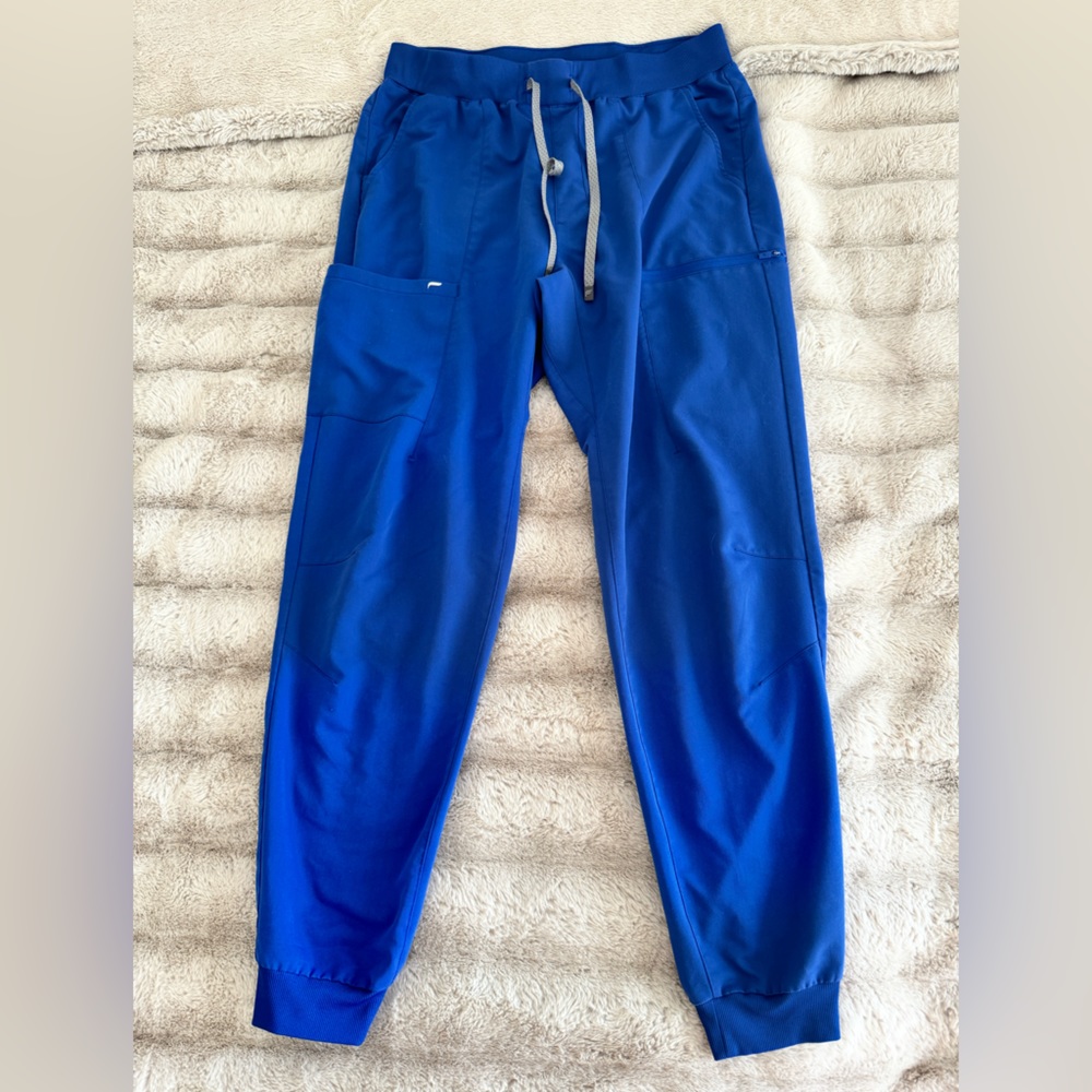Fabletics scrubs